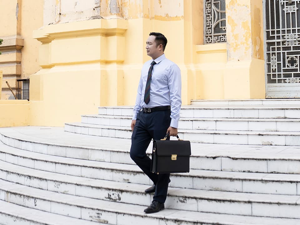 Bước chân đi trước, dẫn ta vào đời